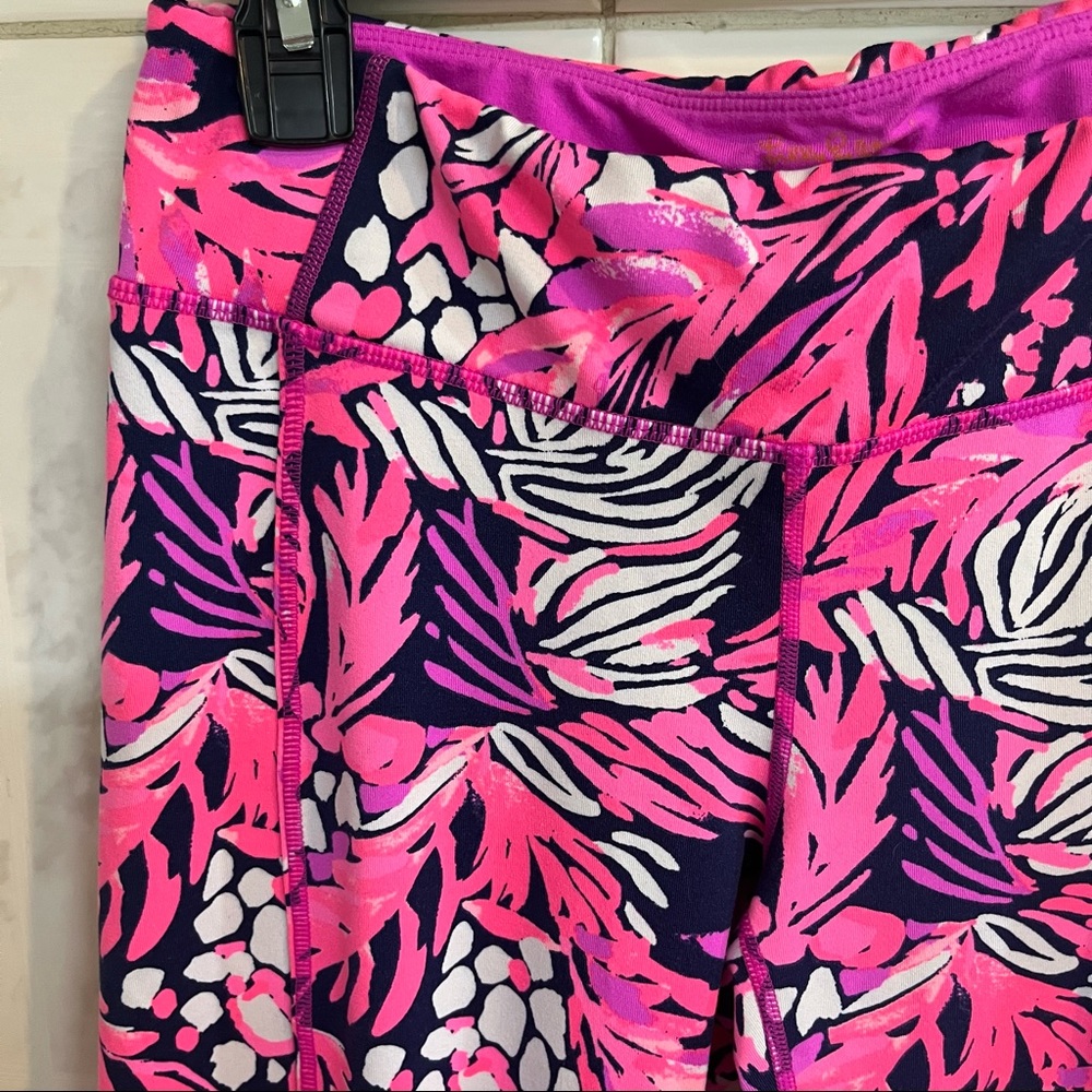 Lilly Pulitzer A Jungle In Here Cropped Luxletic Leggings Pink Navy Blue Large - Picture 3 of 11